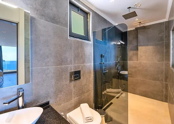 Akbel 5 Bedroom Seaview With Private Pool Hot Tub 卡尔坎
