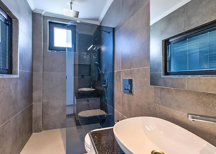 Akbel 5 Bedroom Seaview With Private Pool Hot Tub